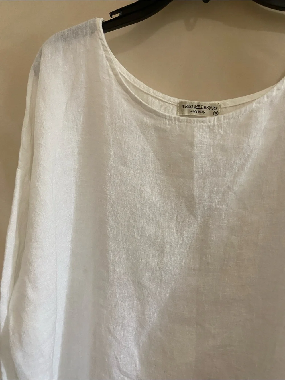 Women’s White Linen Scoop-Neck Tunic - Picture 3 of 6